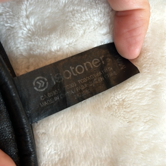 Isotoner Leathet Gloves - Picture 2 of 5
